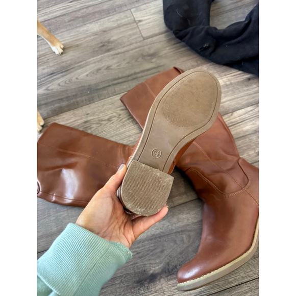 Universal Thread Size 6.5 Tatiana Brown 2.5 inch heel Leather Worn Once - Picture 3 of 4